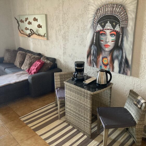 Sitzecke mit Kaffeemaschine